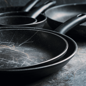 Plainte contre Tefal
Poêle antiadhésive en téflon usée, avec rayures visibles sur le revêtement